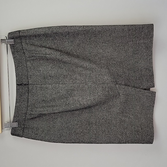 Ann Taylor Elegant Wool Blend Tweed Skirt Black/ Gray Size 6P - Picture 4 of 10